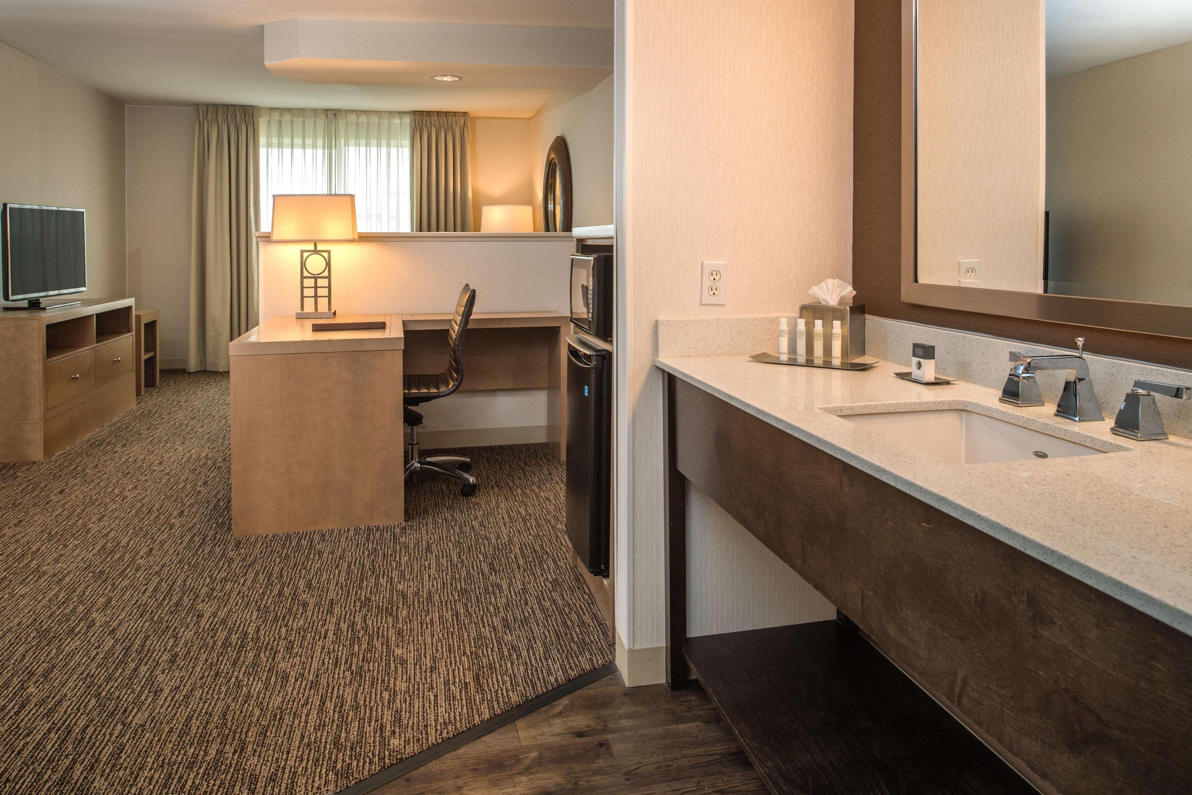 Doubletree By Hilton North Salem Hotell Exteriör bild