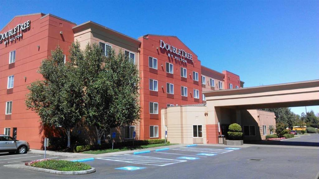 Doubletree By Hilton North Salem Hotell Exteriör bild